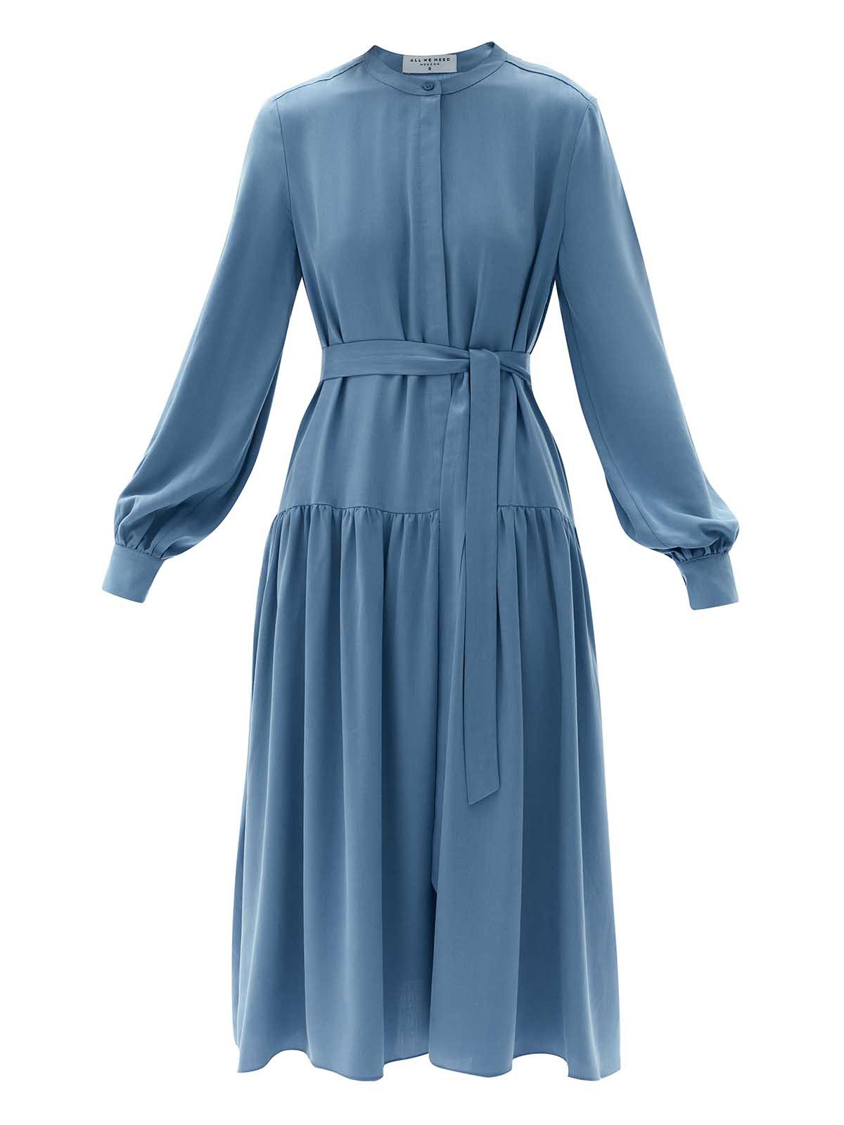 Платье миди со сборкой на юбке, цвет: серо-голубой Allweneed
Платье-миди с юбкой на складке. Воздушные рукава с манжетами. Мы сделали акцент на талии для женственного и романтичного силуэта. Есть съемный пояс. Закрытое декольте добавляет нотку ретро-духа. Ткань красиво струится при ходьбе. Эту модель легко стилизовать как для образа в офис, так и для свидания вечером. Сочетайте с аккуратной обувью и лаконичными украшениями.
На модели размер XS