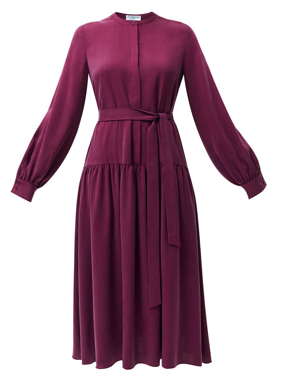 Платье миди со сборкой на юбке, цвет: вишневый Allweneed
Платье-миди с юбкой на складке. Воздушные рукава с манжетами. Мы сделали акцент на талии для женственного и романтичного силуэта. Есть съемный пояс. Закрытое декольте добавляет нотку ретро-духа. Ткань красиво струится при ходьбе. Эту модель легко стилизовать как для образа в офис, так и для свидания вечером. Сочетайте с аккуратной обувью и лаконичными украшениями.
На модели размер XS