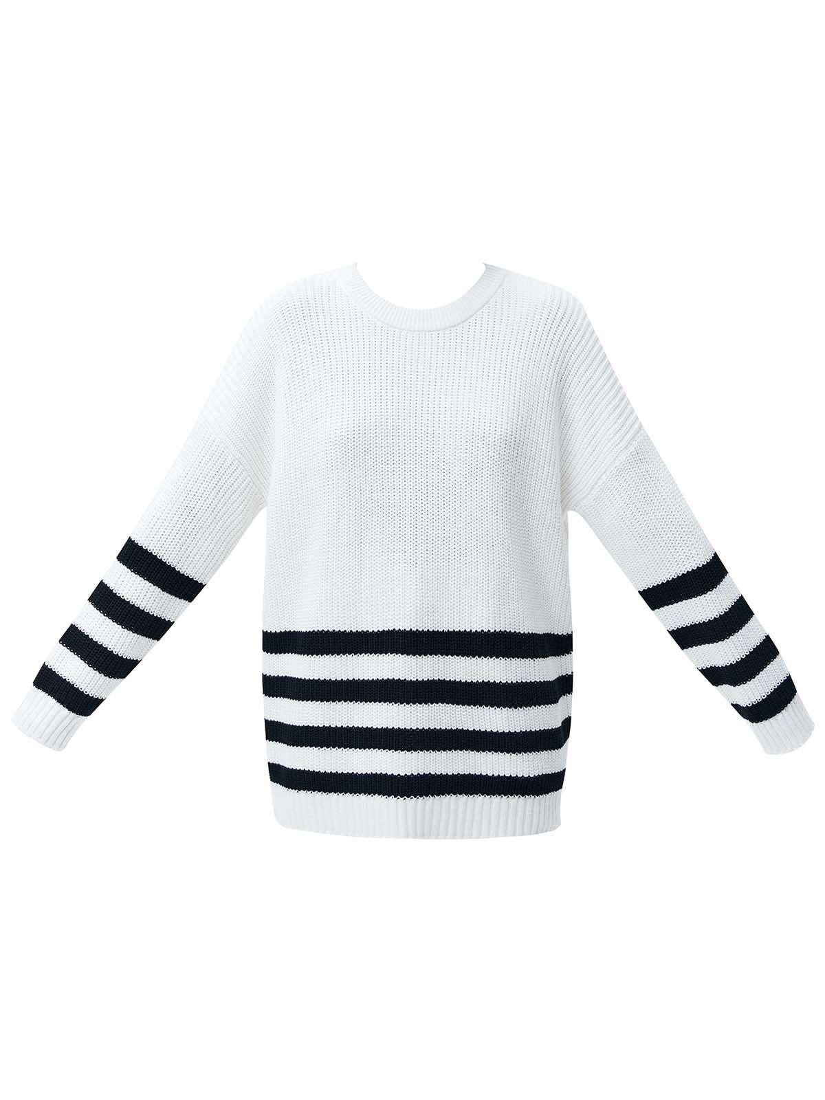 Свитер oversize в полоску, цвет: МОЛОЧНЫЙ В ЧЕРНУЮ ПОЛОСКУ Allweneed
Свободный свитер с принтом полоска. Круглая горловина и слегка спущенное плечо. Полосы на рукавах логично продолжают рисунок на фронтальной части. Эту модель мы выполнили из мягкой смесовой ткани, которая нежно относится к коже. Носите каждый день на прогулки, встречи с друзьями или стилизуйте для офиса с брюками и юбками.