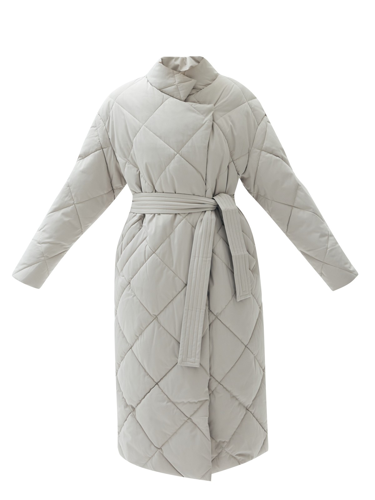 Пуховик-миди со стежкой в ромбик, цвет: ПЕПЕЛЬНЫЙ Allweneed
Пуховик длины миди со стежкой в ромбик. Модель напоминает теплое и уютное одеяло, в котором можно спрятаться от мороза. Стежка является акцентной деталью модели. Пуховик имеет прорезные карманы и мягкий пояс на талии. Держит тепло до - 25. Для прогулки подберите шапку и шарф к пуховику. Изделие имеет водоотталкивающий эффект. В сильный дождь использование зонта обязательно.