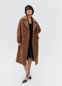 Пальто-кокон двубортное, цвет: кэмел Allweneed Свободное пальто на пуговицах. Актуальный силуэт кокон, длина миди и шлица сзади для удобства движений. Линия плеча немного спущена, застежка на четыре контрастные пуговицы и прорезные по диагонали карманы с клапанами. Модель дополнит осенние образы с джинсами и брюками, с платьями-свитерами и высокими сапогами.
Температурный режим до +5 C