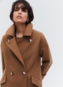 Пальто-кокон двубортное, цвет: кэмел Allweneed Свободное пальто на пуговицах. Актуальный силуэт кокон, длина миди и шлица сзади для удобства движений. Линия плеча немного спущена, застежка на четыре контрастные пуговицы и прорезные по диагонали карманы с клапанами. Модель дополнит осенние образы с джинсами и брюками, с платьями-свитерами и высокими сапогами.
Температурный режим до +5 C