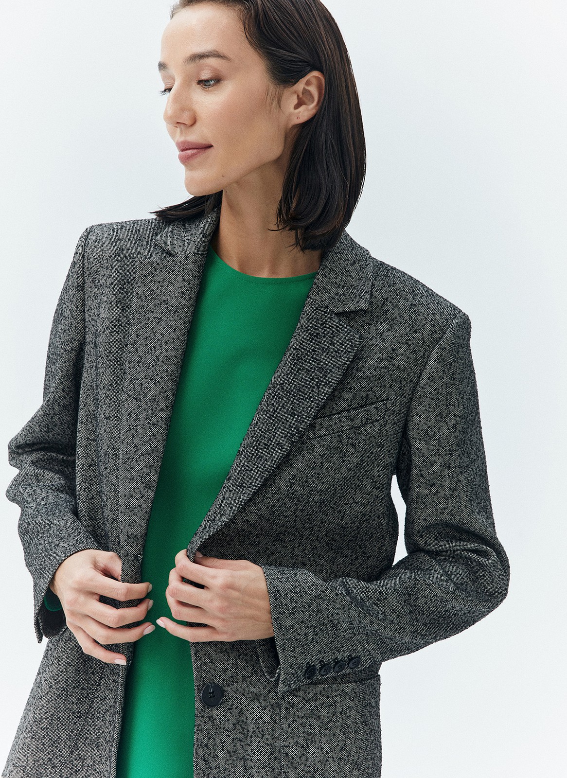 Жакет oversize с широкими плечами, цвет: Черный Allweneed
Однобортный жакет с широкими плечами. Модель выполнена из фактурной, буклированной ткани. Два накладных кармана. Мы сделали трендовый жакет с акцентной линией плеча. Если вы хотите более уверенный образ, смело добавляйте в гардероб эту модель. Мы советуем присмотреться к брюкам из коллекции, чтобы сочетать с жакетом.