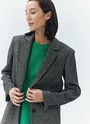Жакет oversize с широкими плечами, цвет: Черный Allweneed
Однобортный жакет с широкими плечами. Модель выполнена из фактурной, буклированной ткани. Два накладных кармана. Мы сделали трендовый жакет с акцентной линией плеча. Если вы хотите более уверенный образ, смело добавляйте в гардероб эту модель. Мы советуем присмотреться к брюкам из коллекции, чтобы сочетать с жакетом.