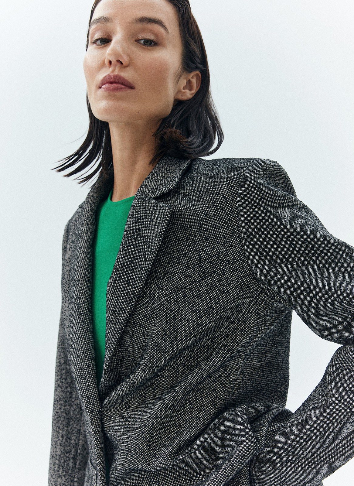 Жакет oversize с широкими плечами, цвет: Черный Allweneed
Однобортный жакет с широкими плечами. Модель выполнена из фактурной, буклированной ткани. Два накладных кармана. Мы сделали трендовый жакет с акцентной линией плеча. Если вы хотите более уверенный образ, смело добавляйте в гардероб эту модель. Мы советуем присмотреться к брюкам из коллекции, чтобы сочетать с жакетом.