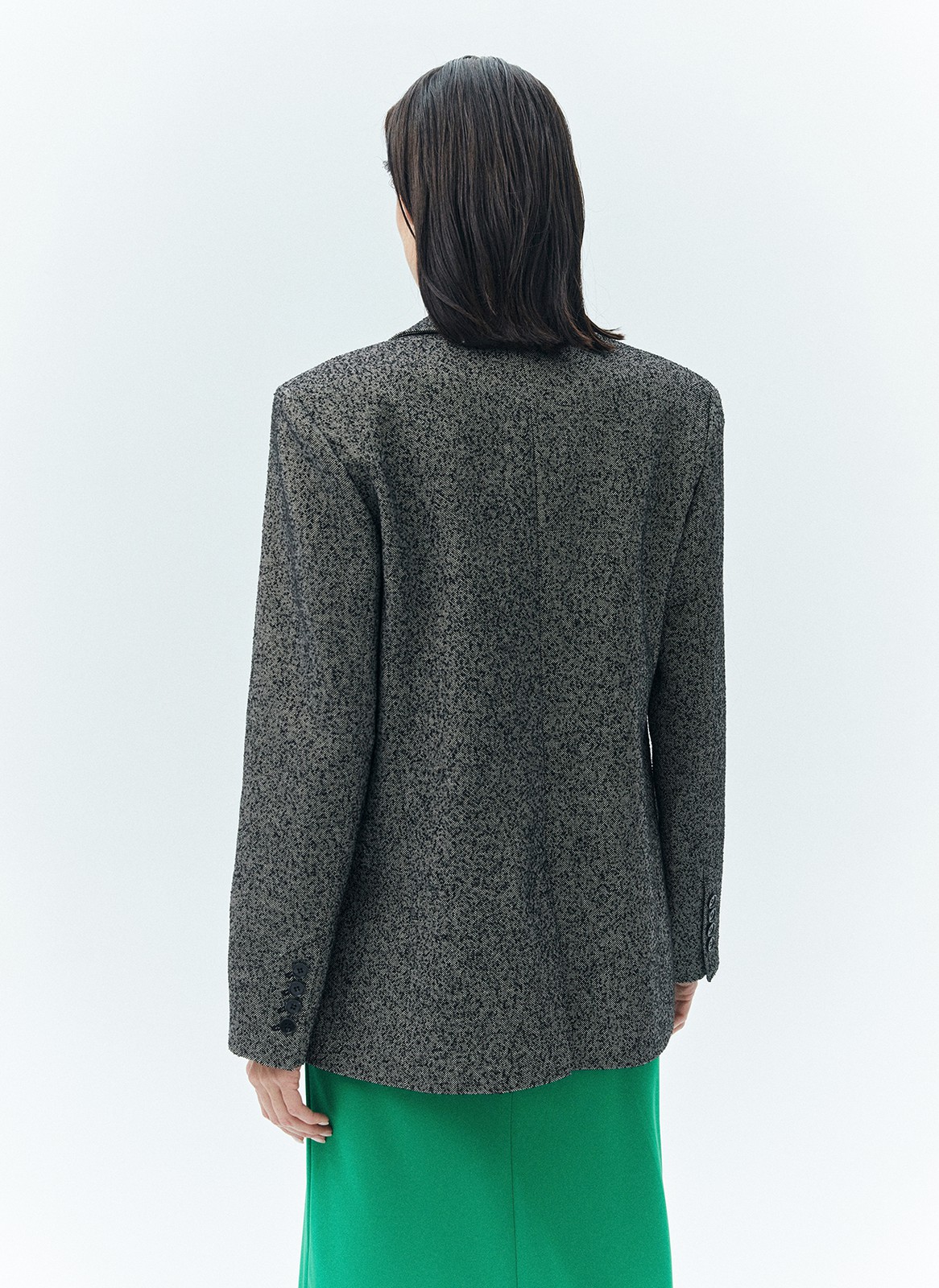 Жакет oversize с широкими плечами, цвет: Черный Allweneed
Однобортный жакет с широкими плечами. Модель выполнена из фактурной, буклированной ткани. Два накладных кармана. Мы сделали трендовый жакет с акцентной линией плеча. Если вы хотите более уверенный образ, смело добавляйте в гардероб эту модель. Мы советуем присмотреться к брюкам из коллекции, чтобы сочетать с жакетом.