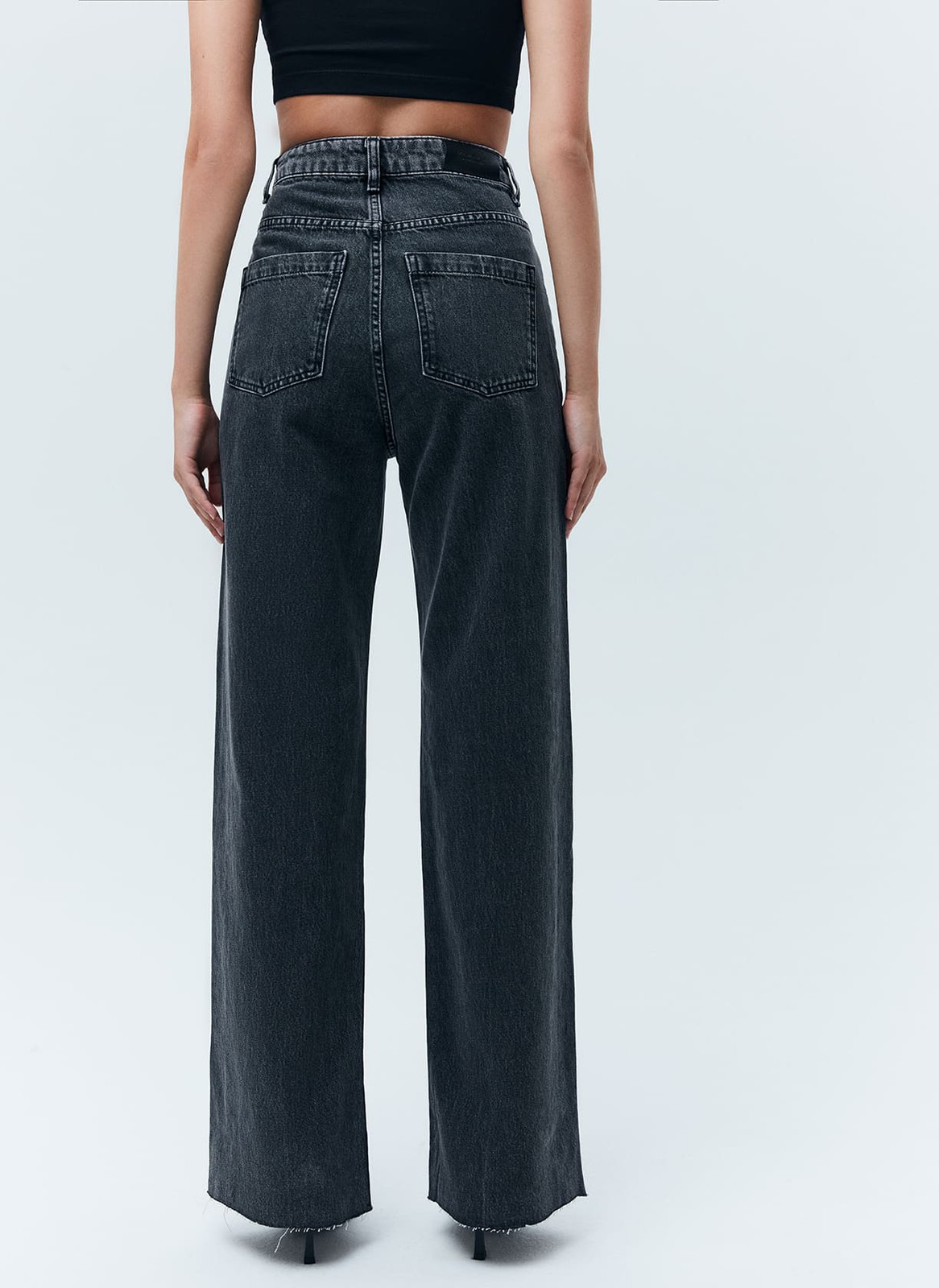 Джинсы широкие полной длины, цвет: серый Allweneed Джинсысвободного кроя из хлопка,с высокой посадкой. Плотный деним позволяет держать форму и красиво облегать линию бедра. Необработанный край. Мы выполнили модель из нашего премиального, 100% хлопкового денима, с авторской варкой и брендированной фурнитурой высокого качества.