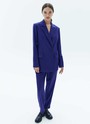 Жакет удлиненный, цвет: Сине-фиолетовый Allweneed
Жакет удлинённый слегка приталенного кроя. Двубортная модель с классической линией плеча и двумя накладными карманами. Новая костюмная ткань в этом сезоне обеспечивает ещё лучшую посадку по фигуре. Так модель хорошо смотрится на девушках с разной внешностью. Вы можете носить изделие с брюками, а также с джинсами и платьями.