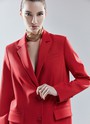 Жакет объёмный однобортный, цвет: красный Allweneed
Жакет свободного кроя. Приятная к телу костюмная ткань, которая хорошо держит форму. Два накладных кармана для того, чтобы спрятать телефон. Застежка на две пуговицы в тон. Акцентная линия плеча создает уверенный образ. Мы создали модель с посадкой чуть ниже бедра, чтобы фигура визуально становилась стройнее. Сочетайте с брюками из комплекта или носите отдельно.