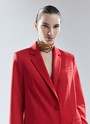 Жакет объёмный однобортный, цвет: красный Allweneed
Жакет свободного кроя. Приятная к телу костюмная ткань, которая хорошо держит форму. Два накладных кармана для того, чтобы спрятать телефон. Застежка на две пуговицы в тон. Акцентная линия плеча создает уверенный образ. Мы создали модель с посадкой чуть ниже бедра, чтобы фигура визуально становилась стройнее. Сочетайте с брюками из комплекта или носите отдельно.