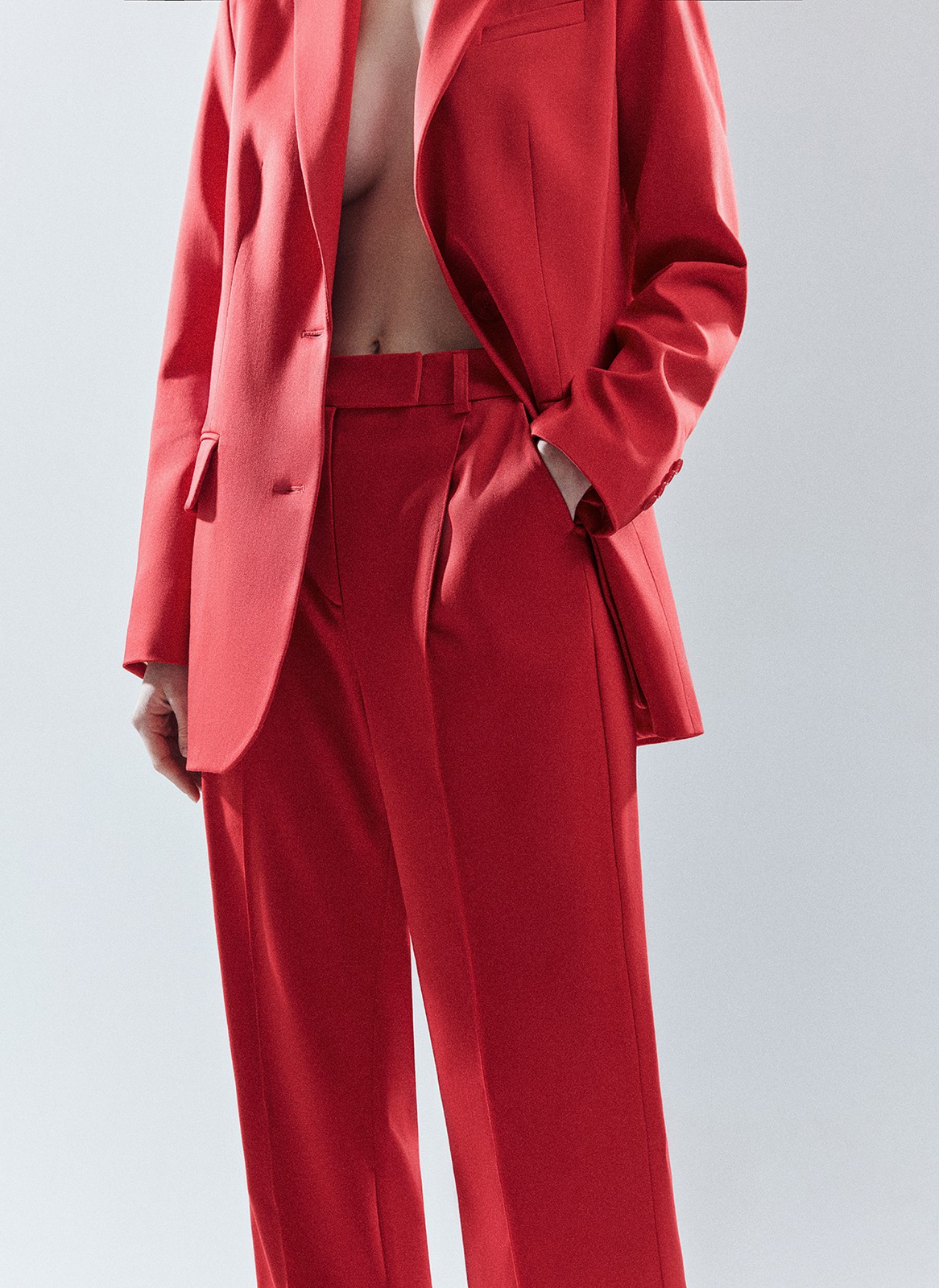 Брюки полной длины, цвет: красный Allweneed
Брюки прямого кроя. Полная длина и посадка на талии. Модель со скрытой застёжкой. Брюки благодаря крою отлично вытягивают силуэт и делают ноги визуально стройнее. Носите с жакетом из новой коллекции в офис или на свидание.