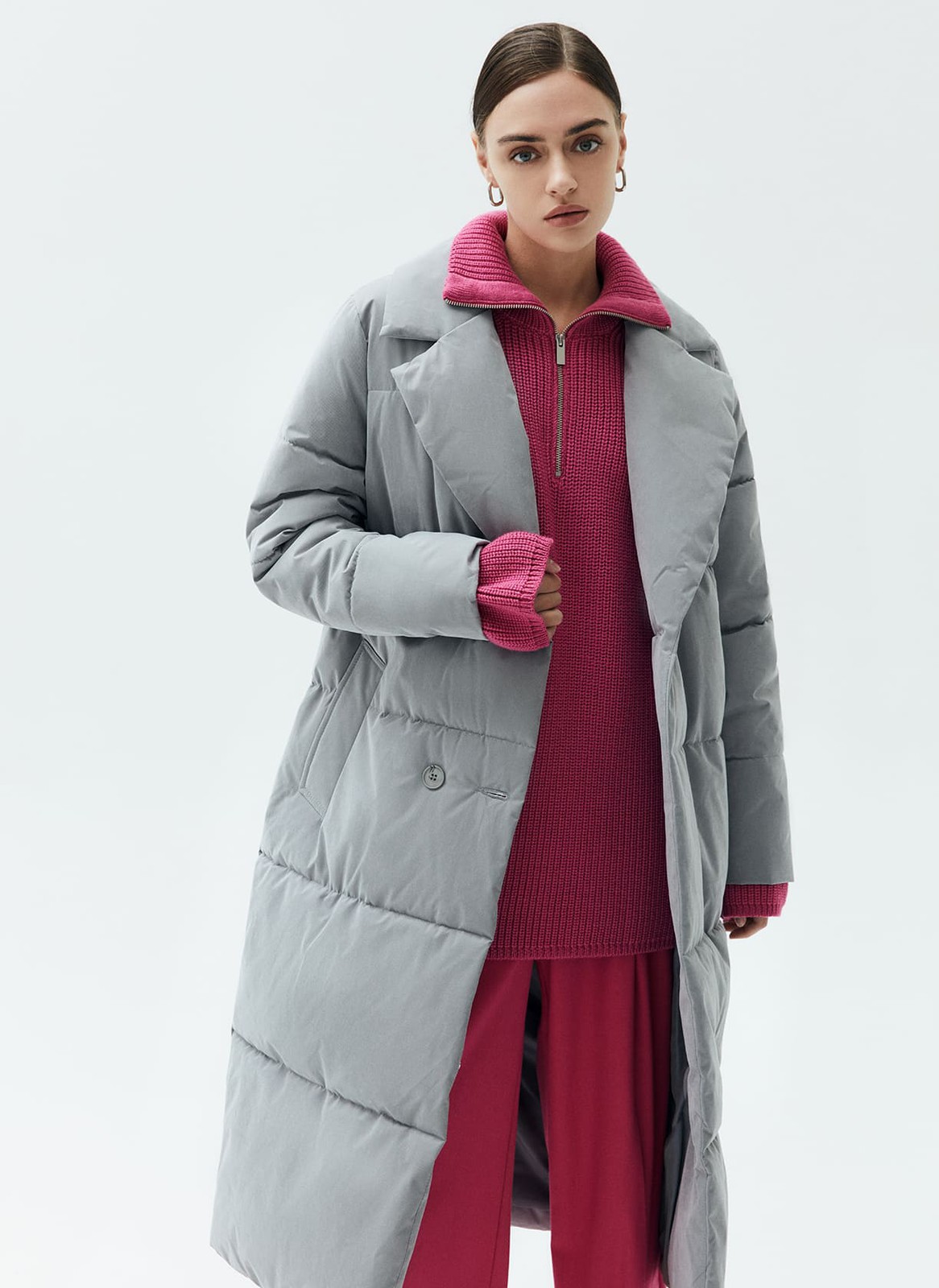 Пуховик-тренч, цвет: светло-серый Allweneed
Пуховик-тренч с поясом в тон. Длина миди и свободная посадка для комфорта. Модель прослужит вам несколько сезонов. Изделие согревает даже в сильные ветра и холод. Пуховик имеет два ряда пуговиц и напоминает по фасону классический тренч. Вы можете носить его как модель оверсайз или подчеркнуть талию поясом. Сочетайте с высокими сапогами или ботинками. Держит тепло до - 25 и имеет водоотталкивающий эффект. При сильном дожде использование зонта обязательно.