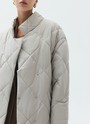 Пуховик-миди со стежкой в ромбик, цвет: ПЕПЕЛЬНЫЙ Allweneed
Пуховик длины миди со стежкой в ромбик. Модель напоминает теплое и уютное одеяло, в котором можно спрятаться от мороза. Стежка является акцентной деталью модели. Пуховик имеет прорезные карманы и мягкий пояс на талии. Держит тепло до - 25. Для прогулки подберите шапку и шарф к пуховику. Изделие имеет водоотталкивающий эффект. В сильный дождь использование зонта обязательно.