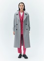 Пальто-кокон двубортное из шерсти и кашемира, цвет: серый Allweneed Свободное пальто из премиальной шерсти на пуговицах. Мы выполнили модель из итальянской шерсти и нежного кашемира, который дарит благородный сатиновый блеск. Актуальный силуэт кокон, длина миди и шлица сзади для удобства движений. Линия плеча немного спущена, застежка на четыре контрастные пуговицы и прорезные по диагонали карманы с клапанами. Пальто дополнит осенние образы с джинсами и брюками, с платьями-свитерами и высокими сапогами.
Температурный режим до +5 C
На модели размер XS