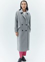 Пальто-кокон двубортное из шерсти и кашемира, цвет: серый Allweneed Свободное пальто из премиальной шерсти на пуговицах. Мы выполнили модель из итальянской шерсти и нежного кашемира, который дарит благородный сатиновый блеск. Актуальный силуэт кокон, длина миди и шлица сзади для удобства движений. Линия плеча немного спущена, застежка на четыре контрастные пуговицы и прорезные по диагонали карманы с клапанами. Пальто дополнит осенние образы с джинсами и брюками, с платьями-свитерами и высокими сапогами.
Температурный режим до +5 C
На модели размер XS