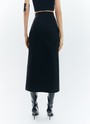 Юбка миди прямая, цвет: Черный Allweneed
Прямая юбка длины миди. Имеет классический крой и длину. Акцентом является высокий разрез на передней половинке изделия. Юбка с отрезным поясом и застёжкой на потайную молнию. Благодаря крою изделие идельно садится по фигуре. Рекомендуем носить с лонгсливом и кедами, а для более чувственного образа используйте топ с жакетом и высокие сапоги.