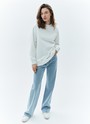 СВИТШОТ OVERSIZE, цвет: молочный Allweneed
Свитшот объёмного кроя из мягкого трикотажа без начёса. Натуральный хлопок дышит и создаёт ощущение комфорта. Круглая горловина, спущенное плечо и эластичные манжеты для фиксации дарят свободу движений. Можно носить с трикотажными брюками или любимыми джинсами. Практичная повседневная вещь.