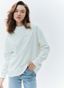 СВИТШОТ OVERSIZE, цвет: молочный Allweneed
Свитшот объёмного кроя из мягкого трикотажа без начёса. Натуральный хлопок дышит и создаёт ощущение комфорта. Круглая горловина, спущенное плечо и эластичные манжеты для фиксации дарят свободу движений. Можно носить с трикотажными брюками или любимыми джинсами. Практичная повседневная вещь.