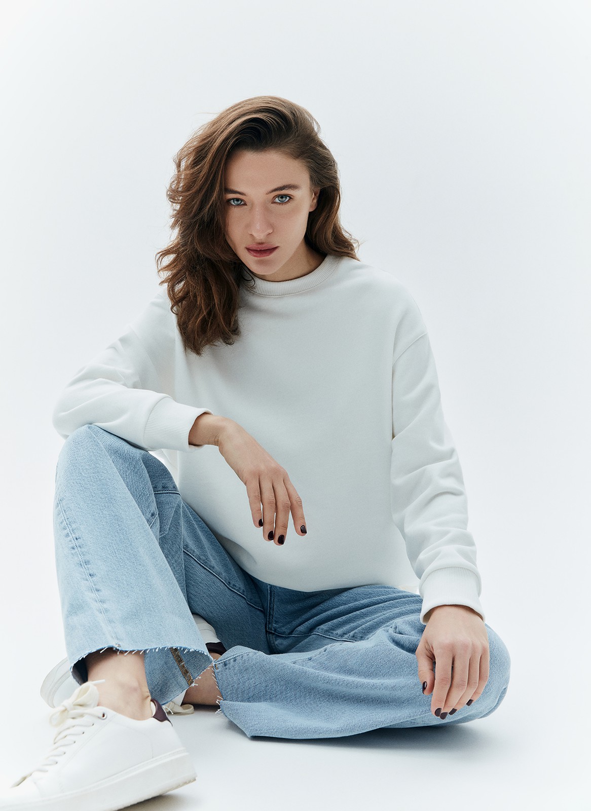 СВИТШОТ OVERSIZE, цвет: молочный Allweneed
Свитшот объёмного кроя из мягкого трикотажа без начёса. Натуральный хлопок дышит и создаёт ощущение комфорта. Круглая горловина, спущенное плечо и эластичные манжеты для фиксации дарят свободу движений. Можно носить с трикотажными брюками или любимыми джинсами. Практичная повседневная вещь.