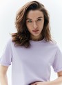 Футболка в стиле boyfriend, цвет: лавандовый Allweneed
Футболка выполнена из плотной кулирки воздушной трикотажной ткани, которую часто используют для детской одежды. А значит, в ней вам будет очень комфортно.
Ткань хорошо держит форму. Благодаря натуральному составу футболку можно носить в любое время года. Круглая горловина обработана классическим способом. Станет хорошей базой и откроет простор для многих сочетаний: с жакетами и брюками, под свитшот и джинсы и с домашней одеждой.