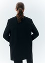 Жакет однобортный oversize, цвет: Черный Allweneed
Жакет с объёмной линией плеча. Шлица на спинке для декора и комфорта (не забудьте её разрезать). Мы создали слегка удлинённую модель свободного кроя, с небольшим прилеганием по талии, которая подходит девушкам разного роста. Изделие имеет карманы с клапаном, бочком, а также вытачкой на полочке и декоративной листочкой выше груди. Приятная костюмная ткань деликатно блестит и хорошо держит форму. В этом сезоне цвет играет для нас важное значение и отражает плавное погружение в весенний период. Два базовых оттенка и один акцентный изящный изумрудный.
