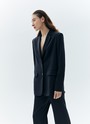 Жакет из тонкой шерсти (premium), цвет: темно-синий Allweneed
Однобортный жакет классического силуэта с прилеганием по талии. Изделие имеет карманы с клапаном, отрезным бочком (напомним: это внутренний карман, который располагается в боковом шве) и вытачкой на полочке здесь все детали, которые выдают идеальный тейлоринг. Классическая линия плеча. Выполнен из шерсти с мягкой, ворсистой фактурой и дополнен шелковистой подкладочной тканью, которая дарит приятные тактильные ощущения. В двух благородных цветах: тёмно-синем и сером. Прекрасный вариант для перехода от зимы к весне.