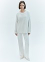 Свитер oversize, цвет: белый Allweneed
Хлопковый свитер крупной вязки. Модель свободного силуэта, с круглой горловиной. Легко вписывается в весенний гардероб. Материал дышит и позволяет поддерживать оптимальный температурный режим. Мы рекомендуем носить его как самостоятельно, так и надеть под него футболку или рубашку. Это одна из наших любимых моделей для прогулок или уютных посиделок с подругой.