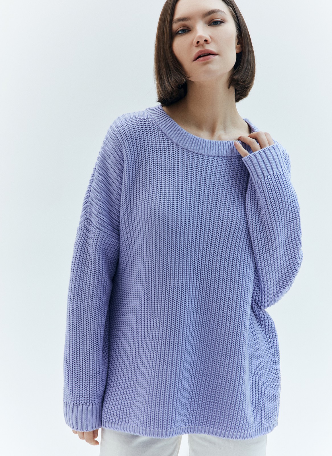 Свитер oversize, цвет: лавандовый Allweneed
Хлопковый свитер крупной вязки. Модель свободного силуэта, с круглой горловиной. Легко вписывается в весенний гардероб. Материал дышит и позволяет поддерживать оптимальный температурный режим. Мы рекомендуем носить его как самостоятельно, так и надеть под него футболку или рубашку. Это одна из наших любимых моделей для прогулок или уютных посиделок с подругой.