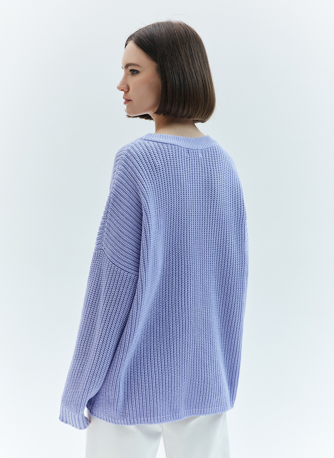 Свитер oversize, цвет: лавандовый Allweneed
Хлопковый свитер крупной вязки. Модель свободного силуэта, с круглой горловиной. Легко вписывается в весенний гардероб. Материал дышит и позволяет поддерживать оптимальный температурный режим. Мы рекомендуем носить его как самостоятельно, так и надеть под него футболку или рубашку. Это одна из наших любимых моделей для прогулок или уютных посиделок с подругой.