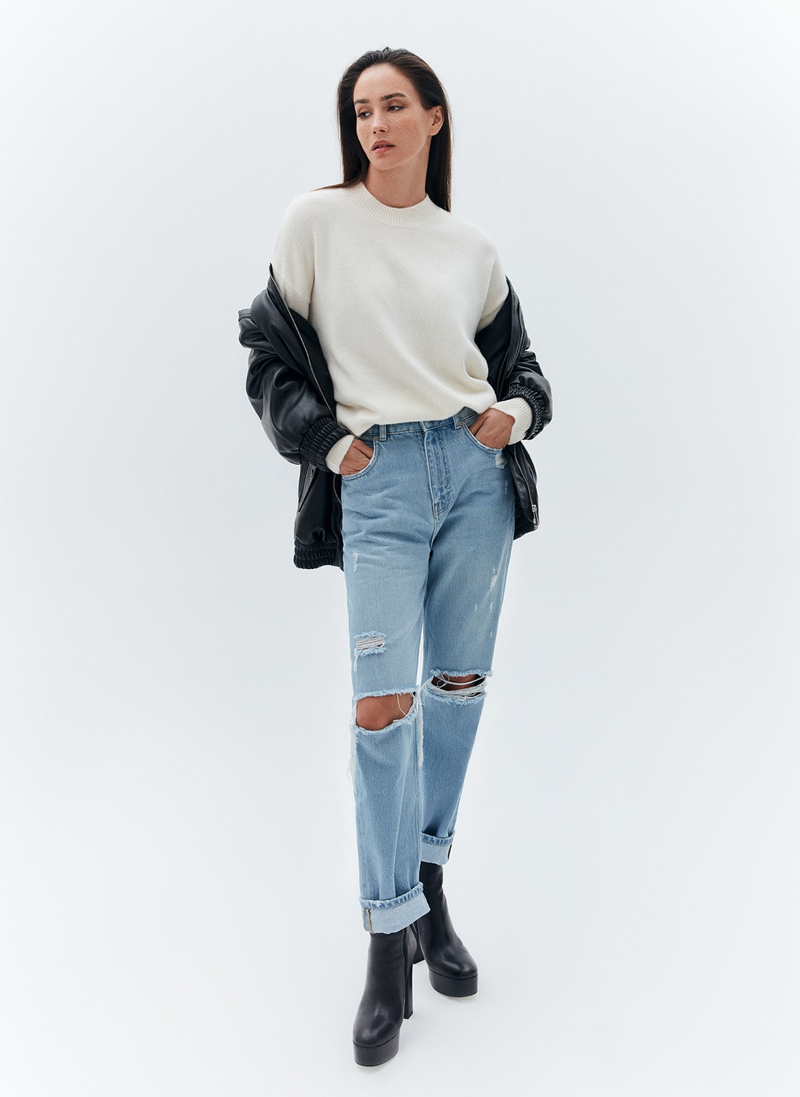 Кашемировый джемпер, цвет: молочный Allweneed
Джемпер из тонкой премиальной шерсти и кашемира. Комфортная посадка и мягкий материал, который нежно касается тела. Шерсть чудесно сохраняет тепло. Круглая горловина и длинный рукав. Отличный вариант, чтобы утеплиться прохладным вечером. Носите с шелковыми юбками, платьями и джинсами на прогулках.