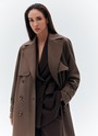 Тренч, цвет: шоколадный Allweneed
Плащ двубортного кроя с застёжкой на крупные контрастные пуговицы. Отлетная кокетка, А-силуэт, манжеты для фиксации рукава и длинный пояс на талии добавляют образу лёгкости, а цветовая гамма создаёт поистине весеннее настроение. Мы любим плащ за то, что с ним можно составлять женственные образы в духе француженок.