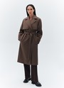 Тренч, цвет: шоколадный Allweneed
Плащ двубортного кроя с застёжкой на крупные контрастные пуговицы. Отлетная кокетка, А-силуэт, манжеты для фиксации рукава и длинный пояс на талии добавляют образу лёгкости, а цветовая гамма создаёт поистине весеннее настроение. Мы любим плащ за то, что с ним можно составлять женственные образы в духе француженок.