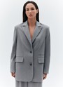 Жакет однобортный oversize, цвет: серый Allweneed
Жакет с объёмной линией плеча. Шлица на спинке для декора и комфорта (не забудьте её разрезать). Мы создали слегка удлинённую модель свободного кроя, с небольшим прилеганием по талии, которая подходит девушкам разного роста. Изделие имеет карманы с клапаном, бочком, а также вытачкой на полочке и декоративной листочкой выше груди. Приятная костюмная ткань деликатно блестит и хорошо держит форму. В этом сезоне цвет играет для нас важное значение и отражает плавное погружение в весенний период. Два базовых оттенка и один акцентный изящный изумрудный.