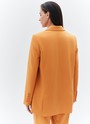 Жакет двубортный oversize, цвет: рыжий Allweneed
Двубортный жакет прямого силуэта с классической линией плеча. Для модели мы выбрали турецкую костюмную ткань, которая производилась только для нас, с добавлением нежных волокон вискозы. Изделие с приятной к телу подкладочной тканью. Хороший жакет сегодня считается одной из основ грамотного гардероба, поскольку он дарит огромное количество сочетаний: от строгих офисных вариантов до нарядных вечерних.