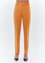 Брюки зауженные к низу, цвет: рыжий Allweneed
Зауженные брюки на средней посадке из костюмной ткани. Модель на складке и со стрелкой. Ткань хорошо держит форму, поэтому изделие долго сохраняет свой первоначальный вид. Два кармана с отрезным бочком и скрытая застёжка на молнии. Брюки умеренного, классического силуэта, которые легко сочетаются с жакетом. База для офиса, деловых встреч и просто для жизни.