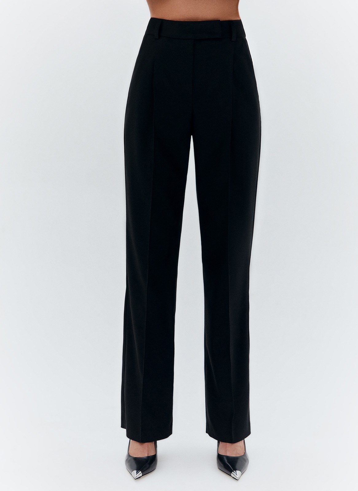 Брюки полной длины прямые, цвет: Черный Allweneed
Прямые, свободные брюки полной длины. Модель с защипами, переходящими в стрелки с отстрочкой. Застёжка на молнию, крючки и потайную пуговицу. Посадка на линии талии, чтобы сделать фигуру гармоничной. Карманы с подрезным бочком для любых мелочей. Брюки выполнены из приятной поливискозной ткани и представлены в трёх базовых оттенках. Вы можете создавать образы для офиса или на каждый день.