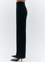 Брюки полной длины прямые, цвет: Черный Allweneed
Прямые, свободные брюки полной длины. Модель с защипами, переходящими в стрелки с отстрочкой. Застёжка на молнию, крючки и потайную пуговицу. Посадка на линии талии, чтобы сделать фигуру гармоничной. Карманы с подрезным бочком для любых мелочей. Брюки выполнены из приятной поливискозной ткани и представлены в трёх базовых оттенках. Вы можете создавать образы для офиса или на каждый день.