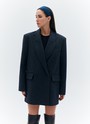 


Наш бестселлер универсальный двубортный пиджак в новом исполнении. Для модели выбрали турецкую костюмную плотную ткань с небольшим мягким ворсом. Изделие можно легко дополнить костюмными брюками, любимыми джинсами или юбкой, которая идет к этой коллекции.