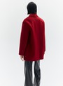 ОДНОБОРТНОЕ ПАЛЬТО-ЖАКЕТ, цвет: красный Allweneed Однобортное пальто из мягкой шерстяной ткани. Модель фасоном напоминает жакет. Слегка спущенная линия плеча, поэтому комфортно носить со свитером и худи. Классический воротник и лацканы. Два накладных кармана и застежка на одну пуговицу. Мы советуем сочетать пальто с костюмами или джинсами для более лаконичного образа.
Температурный режим до +5 C