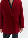 ОДНОБОРТНОЕ ПАЛЬТО-ЖАКЕТ, цвет: красный Allweneed Однобортное пальто из мягкой шерстяной ткани. Модель фасоном напоминает жакет. Слегка спущенная линия плеча, поэтому комфортно носить со свитером и худи. Классический воротник и лацканы. Два накладных кармана и застежка на одну пуговицу. Мы советуем сочетать пальто с костюмами или джинсами для более лаконичного образа.
Температурный режим до +5 C