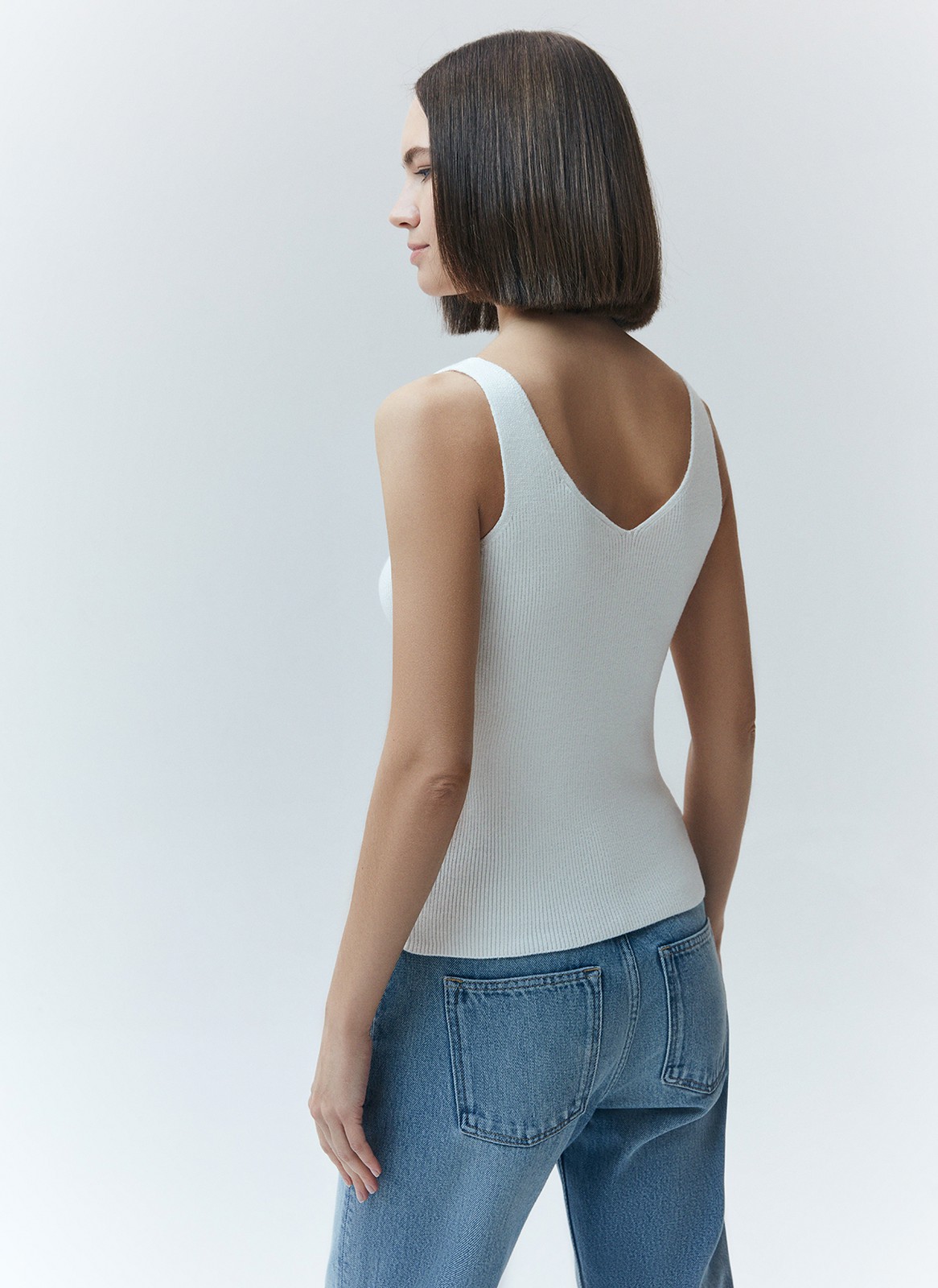 Вязаный топ, цвет: молочный Allweneed
Топ из нежного трикотажа. Наш бестселлер в новых цветах. Благодаря вискозе вам будет комфортно даже жарким днём. Пряжа дарит приятные тактильные ощущения. Рекомендуем носить как альтернативу футболкам.