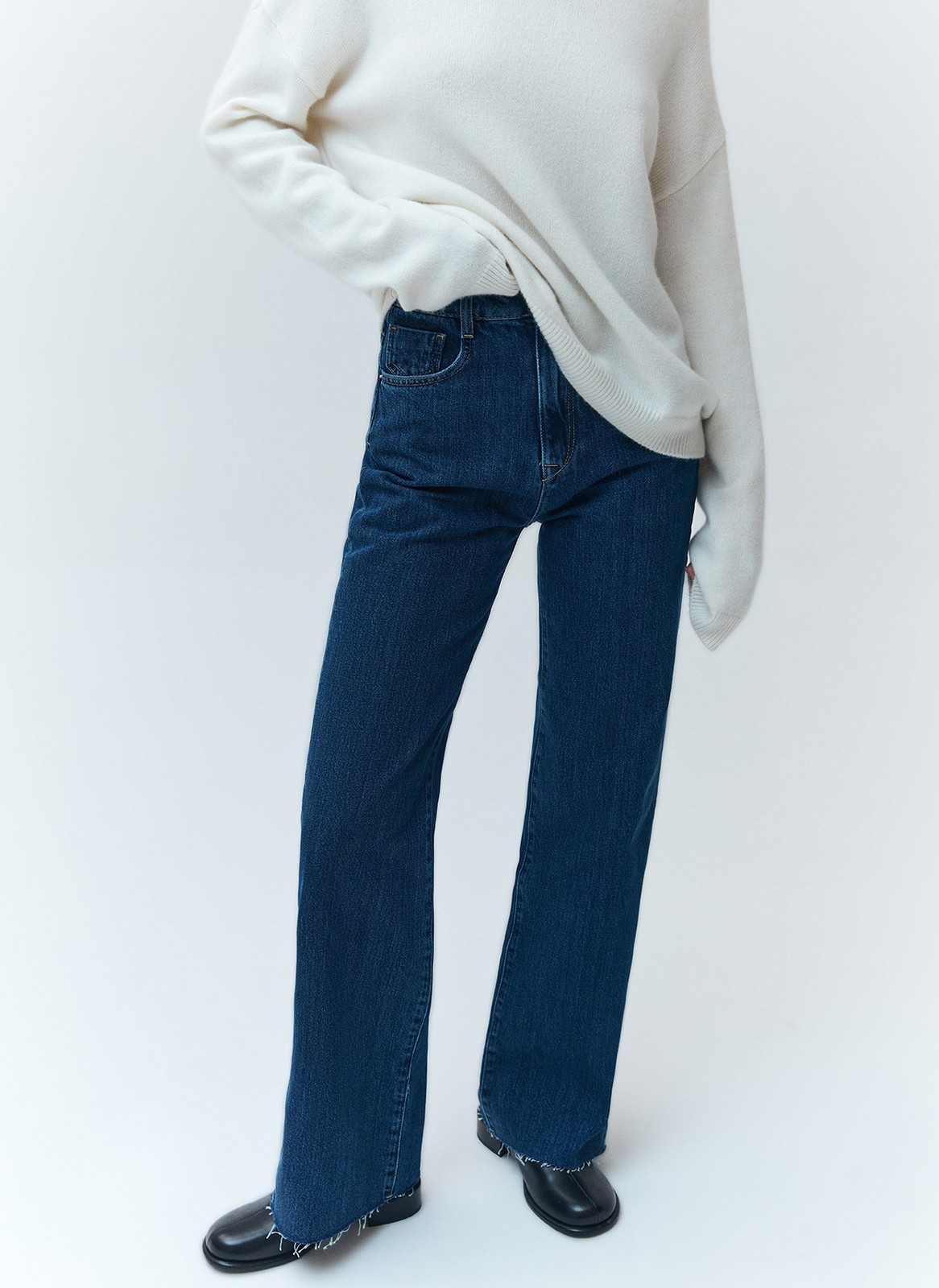 Джинсы широкие полной длины, цвет: темно-синий Allweneed Джинсысвободного кроя из хлопка,с высокой посадкой. Плотный деним позволяет держать форму и красиво облегать линию бедра. Необработанный край, благодаря чему джинсы выглядят эффектно. Мы выполнили модель из нашего премиального, 100% хлопкового денима, с авторской варкой и брендированной фурнитурой высокого качества.