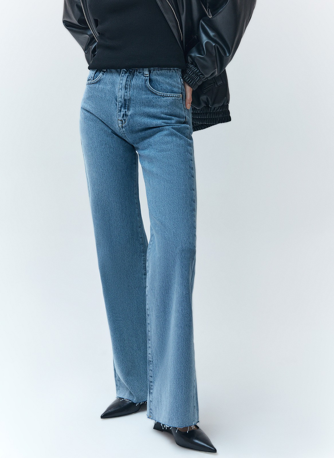 Джинсы широкие полной длины, цвет: синий Allweneed Джинсысвободного кроя из хлопка,с высокой посадкой. Плотный деним позволяет держать форму и красиво облегать линию бедра. Необработанный край, благодаря чему джинсы выглядят эффектно. Мы выполнили модель из нашего премиального, 100% хлопкового денима, с авторской варкой и брендированной фурнитурой высокого качества.