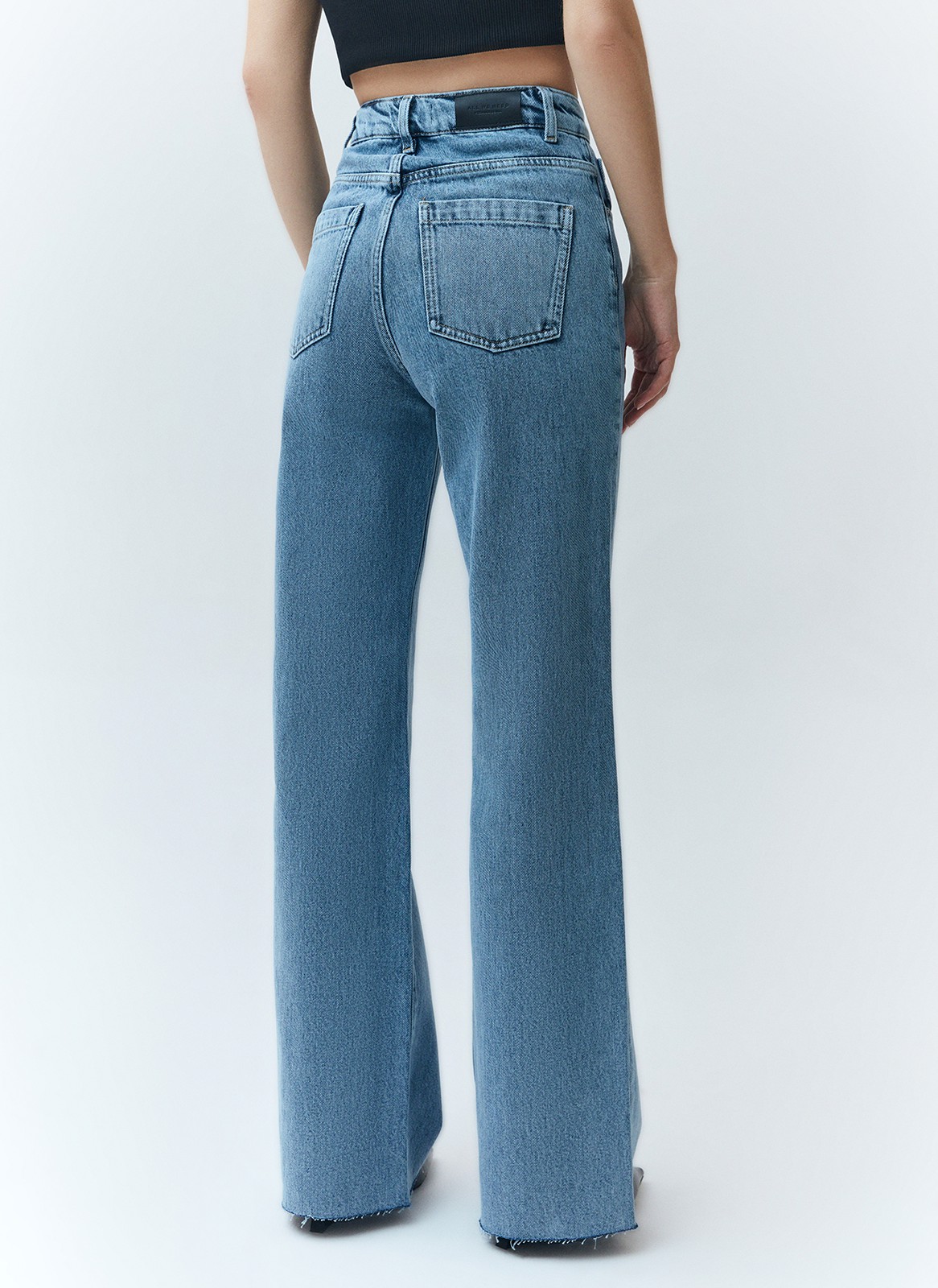 Джинсы широкие полной длины, цвет: синий Allweneed Джинсысвободного кроя из хлопка,с высокой посадкой. Плотный деним позволяет держать форму и красиво облегать линию бедра. Необработанный край, благодаря чему джинсы выглядят эффектно. Мы выполнили модель из нашего премиального, 100% хлопкового денима, с авторской варкой и брендированной фурнитурой высокого качества.