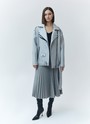 КУРТКА-КОСУХА OVERSIZE, цвет: светло-серый Allweneed
Объемная куртка-косуха из экокожи. Мы выполнили эту модель из плотного, но эластичного и мягкого материала, к которому приятно прикасаться. Три больших кармана на молнии и один маленький на кнопке. Модель внизу фиксируется ремнем в тон для комфортной посадки. Такой фасон курток из экокожи давно является классикой и будет актуален в любое время. Нам нравится носить модель с любимыми джинсами, брюками и с нежными платьями для контраста.