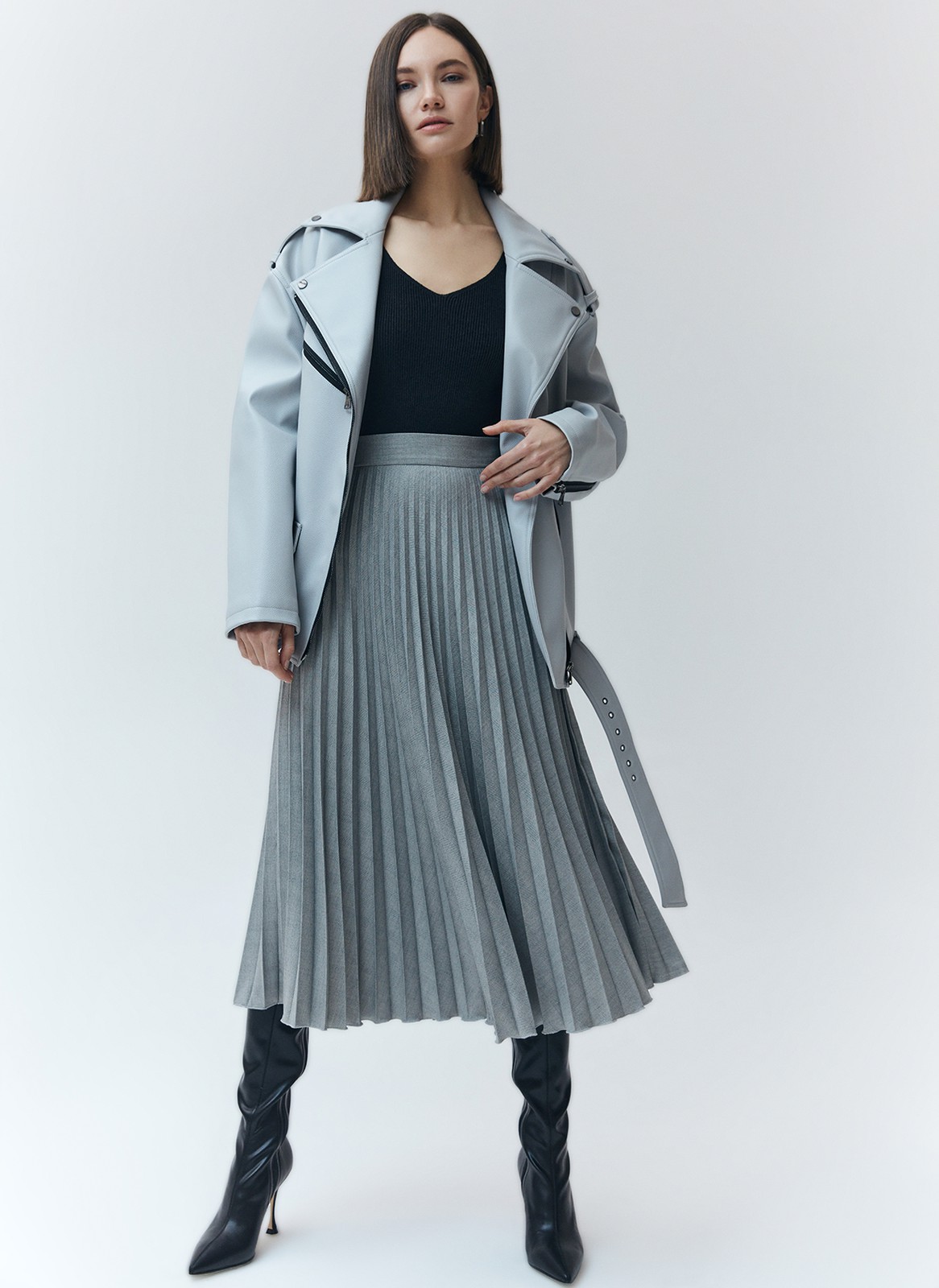 Юбка миди гофре, цвет: серый Allweneed
Юбка в складку из плотной костюмной ткани. Модель без подкладочной ткани. За счёт универсальной длины можно носить во все сезоны. Мы любим смело сочетать её с бандо и свободным жакетом. Но она также может стать более романтичной альтернативой классической костюмной юбке для работы.