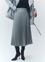 Юбка миди гофре, цвет: серый Allweneed
Юбка в складку из плотной костюмной ткани. Модель без подкладочной ткани. За счёт универсальной длины можно носить во все сезоны. Мы любим смело сочетать её с бандо и свободным жакетом. Но она также может стать более романтичной альтернативой классической костюмной юбке для работы.
