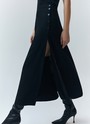 Юбка миди с разрезом на пуговицах, цвет: Черный Allweneed
Юбка длины миди с разрезом. Летящая, слегка расклешенная модель, в которой комфортно передвигаться по городу. Посадка на уровне талии. По линии пуговиц идет разрез, что делает ваш образ чуть более смелым. Мы предлагаем вам вдохновиться и создать ауйтфит с яркой блузой и помадой в духе любимых итальянских фильмов.