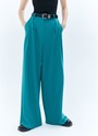 Брюки-палаццо, цвет: изумрудный Allweneed
Широкие брюки полной длины с посадкой на талии. Скрытая застёжка на молнию и два крючка. Изделие с двумя глубокими карманами. Мы изготовили эту модель из костюмной ткани высокого качества, поэтому брюки хорошо сидят и идеально вписываются в тренд low-key люкс, когда мы ценим хороший крой, достойный состав и лаконичный силуэт. Материал струится и создает расслабленный образ. Сочетайте с жакетом или комбинируйте с лонгсливами и водолазкой.