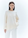 Объемный свитер с разрезами по бокам, цвет: молочный Allweneed
Свитер свободного кроя с разрезами по бокам. Материал согревает и очень приятно касается тела, поэтому вы можете проводить в нём время в прохладные вечера. Для офиса сочетайте свитер с юбкой миди, а для отдыха с удобными джинсами или брюками из трикотажа.
